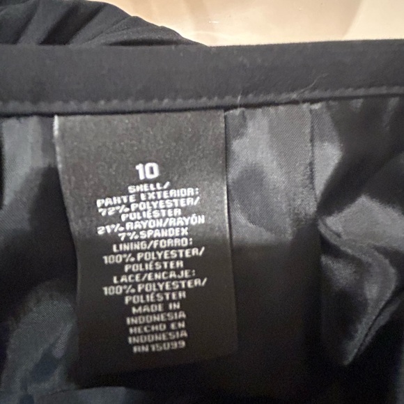 Apostrophe black pleated skirt w lace detail along hem size 10 - Picture 7 of 7